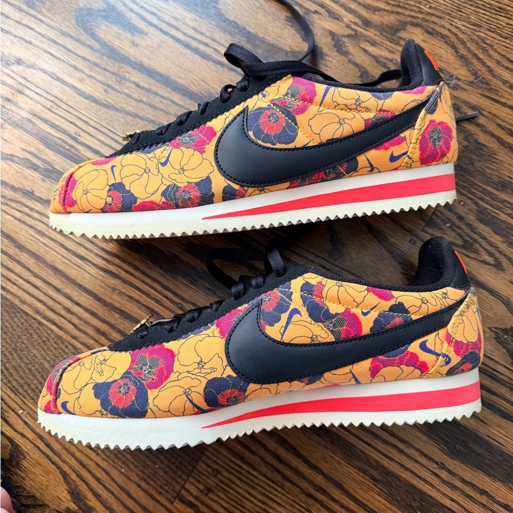 Nike Women's Classic Cortez LX gold Floral 9
